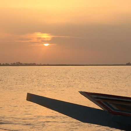 A La Ficelle Du Lac Rose نياغا المظهر الخارجي الصورة
