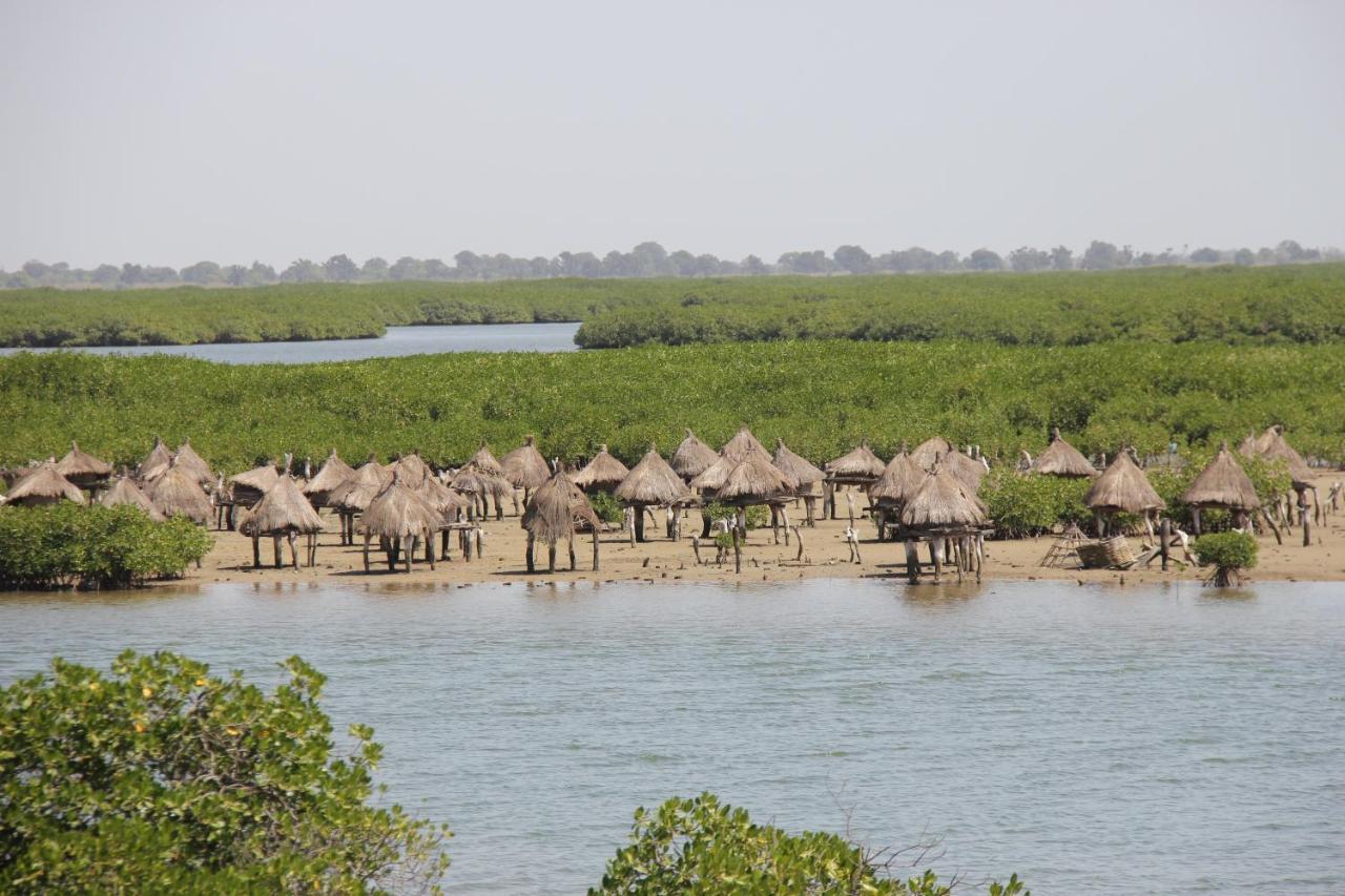 A La Ficelle Du Lac Rose نياغا المظهر الخارجي الصورة